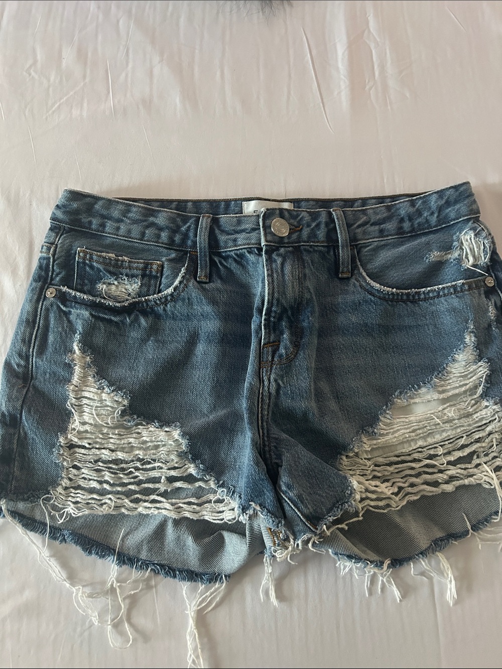 FRAME le grand garçon shorts size 26